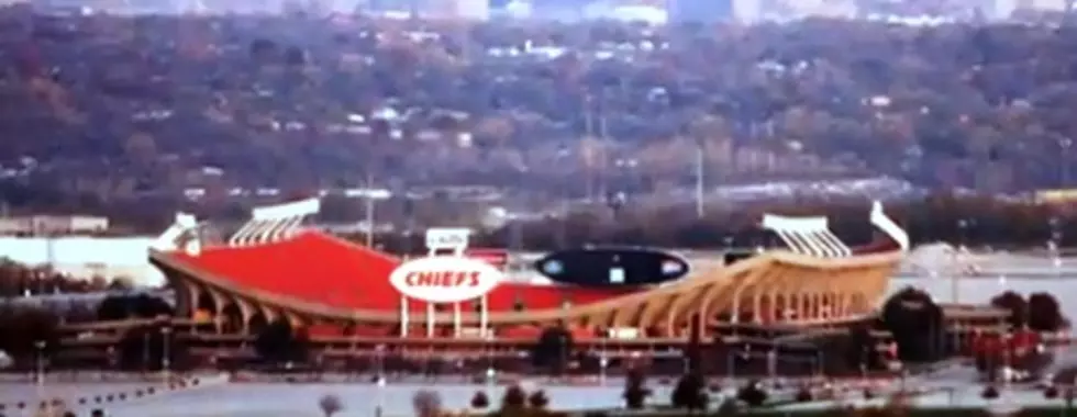 Kansas City Chiefs Player Shoots Girlfriend And Then Commits Suicde At Stadium