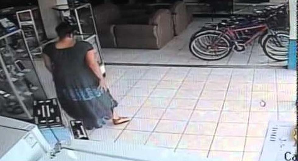 Women Steals TV by Crotch-Walking it Out Under Her Dress [VIDEO]