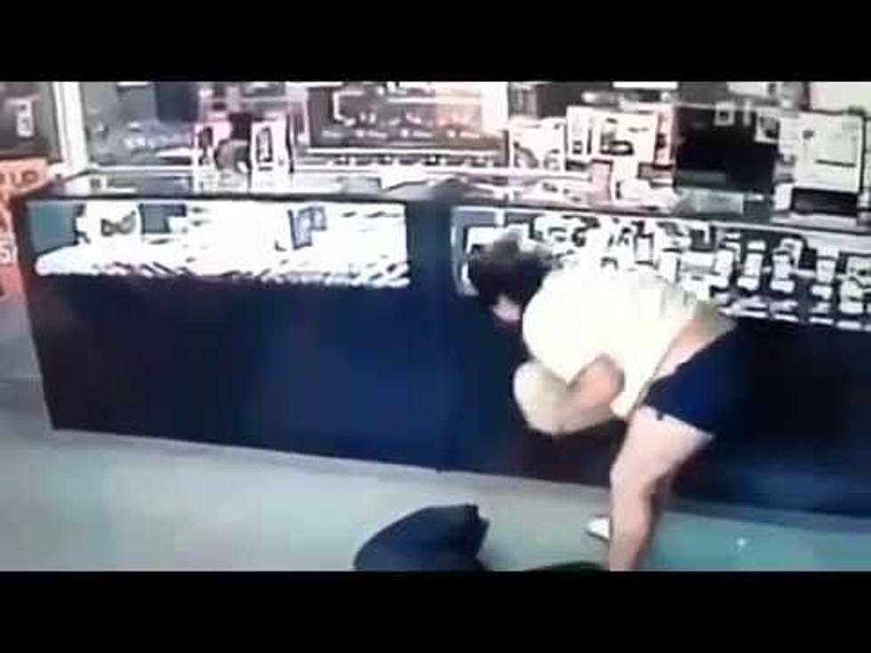 Woman’s Pants Fall Off mid Robbery [VIDEO]