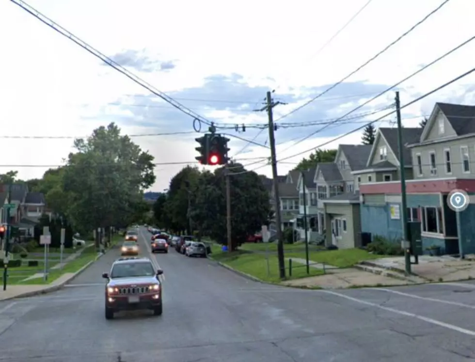 The Bizarre Legend Behind The Upside-Down Traffic Light in NY