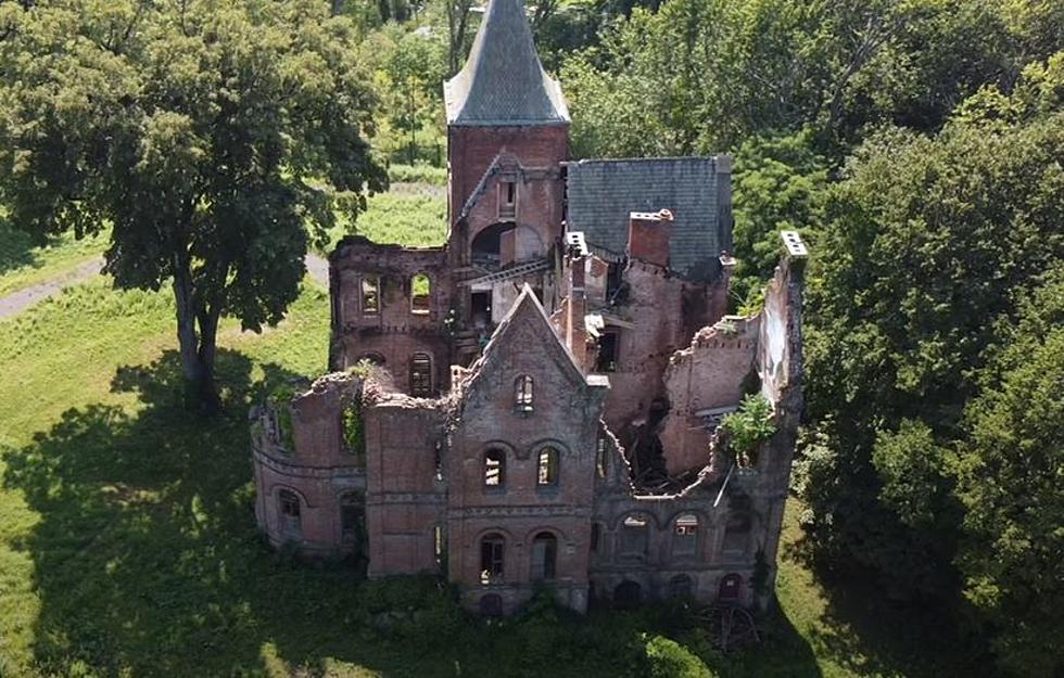 Phrase &#8216;Keeping Up With The Joneses&#8217; Inspired by This Crumbling NY Mansion