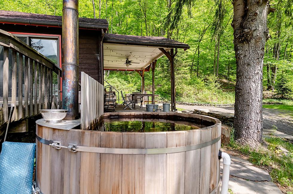 NY Airbnb - Wood-Fired Hot Tub and Breathtaking Mountain Views