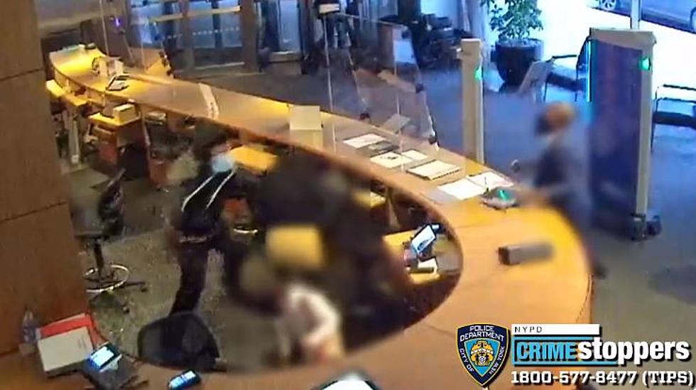 This Video Shows Man Stab 2 After Being Denied Entry to New York Museum!