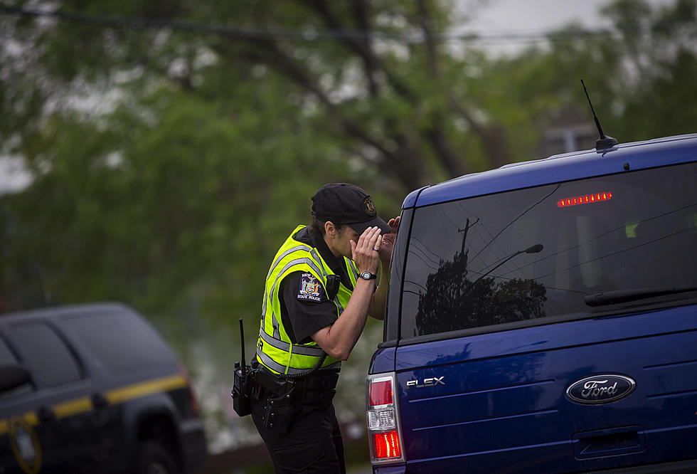 This Is Why New York Police Officers Touch Your Vehicle At Traffic Stops