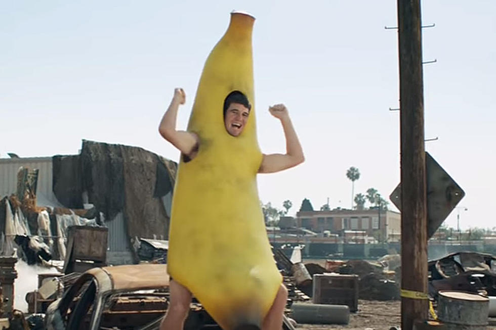 Eli Manning Dresses As a Banana in Latest Series of Wacky DirecTV Commercials (VIDEO)