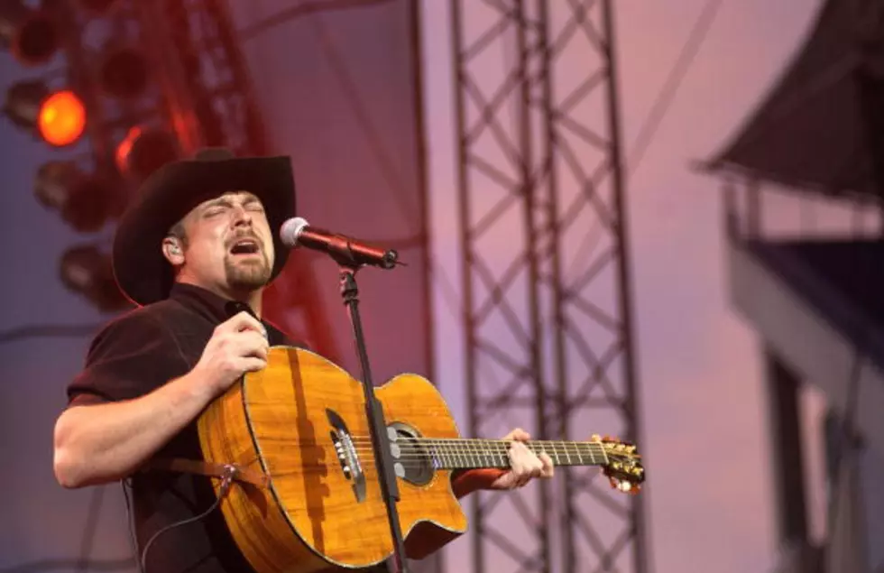 Chris Cagle Says Hello To His Fans [VIDEO]