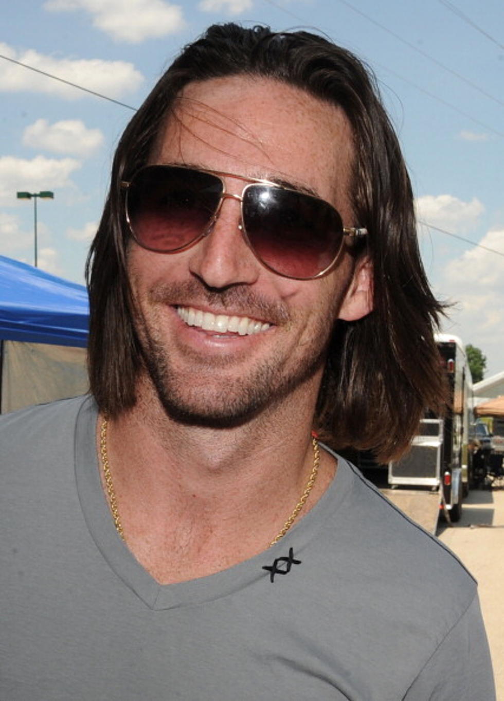 Jake Owen May Have Back To Back Hits With New Song “Alone With You” [VIDEO]