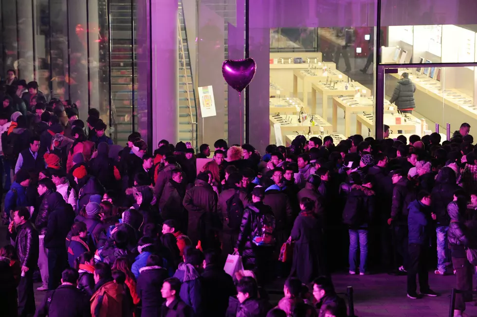 Chaos In Bejing Over The iPhone [VIDEO]