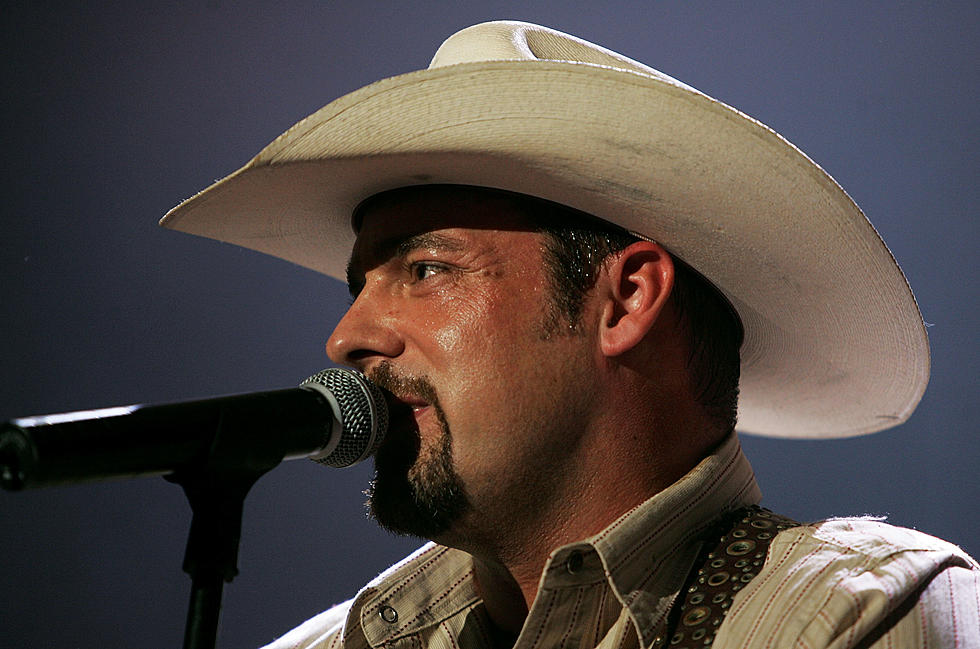 Chris Cagle’s ‘Let There Be Cowgirls’ Salutes Wife