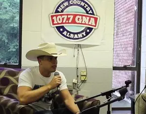 Dustin Lynch Talks New Music With Sean And Bethany &#038; Reads Bethany&#8217;s Mind VIDEO]