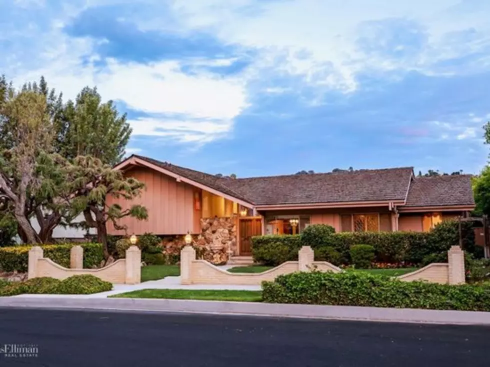 Stay In The Brady Bunch House And Win $25,000
