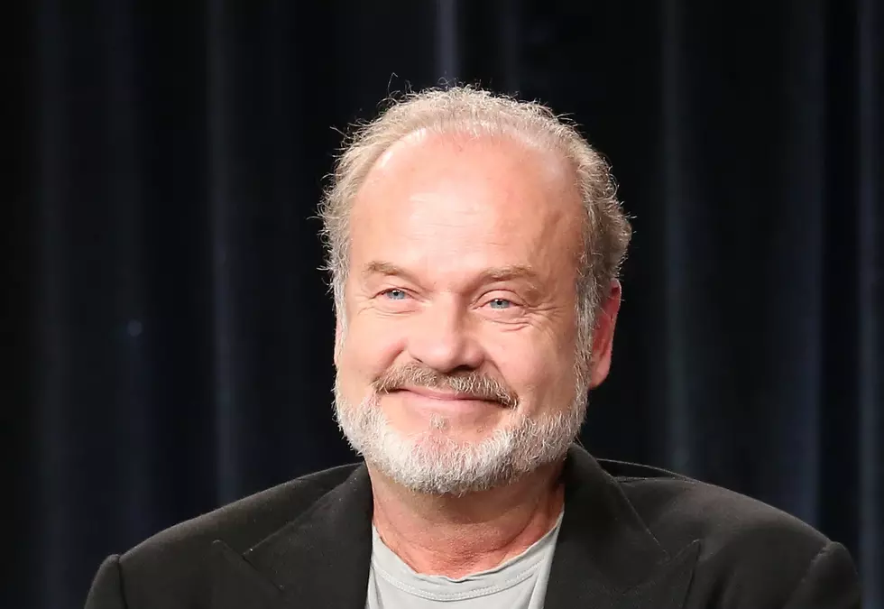 Kelsey Grammer Taps into CNY to Pour Beer & Cheers at Local Bar