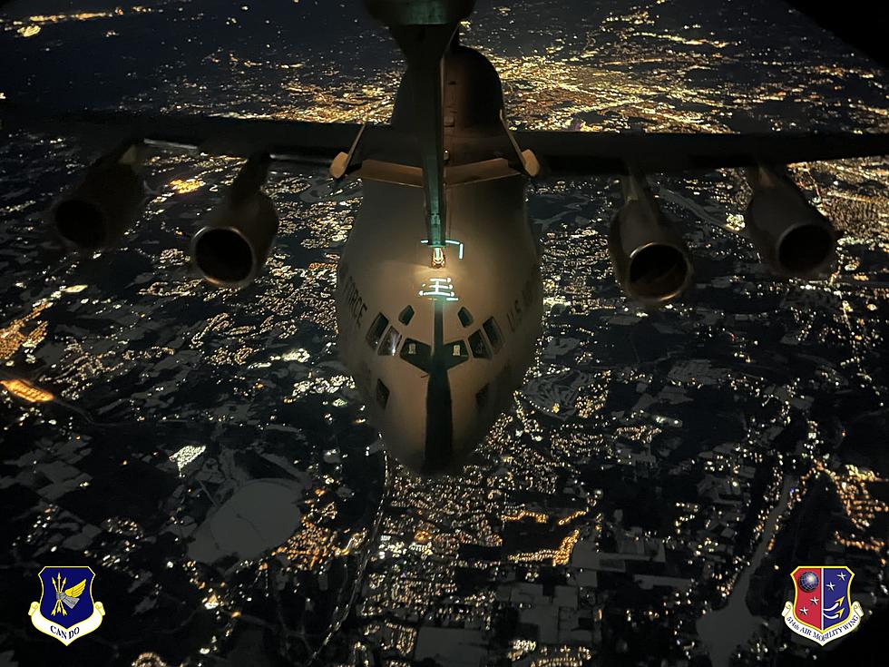A Stunning Photo of an Aerial Refuel (5 Miles Above Albany) Goes Viral
