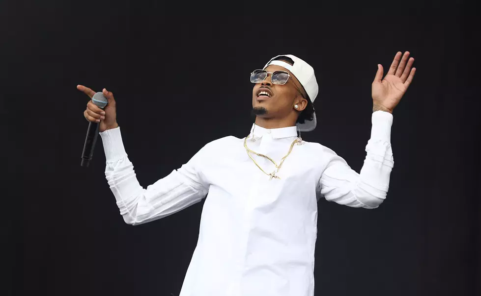 August Alsina Gropes Woman Onstage.