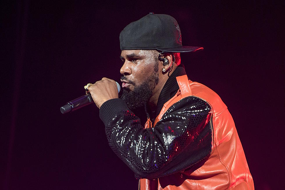 R. Kelly’s Former Manager Turns Himself in to Police on Arrest Warrant for Terroristic Threats