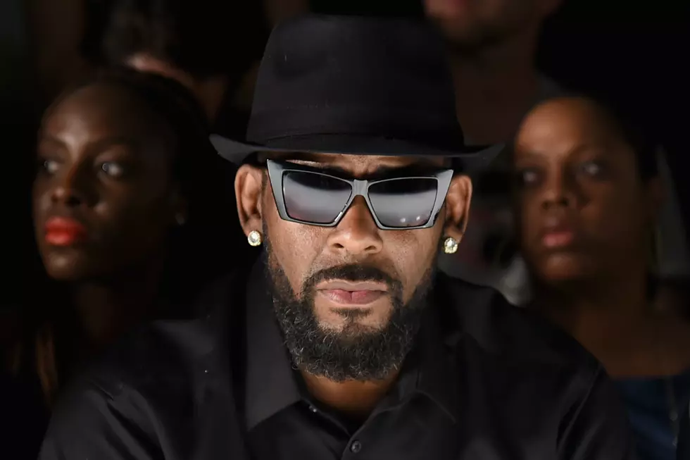  R. Kelly Sings About His Life for 45 Minutes