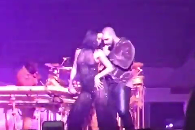 Drake and Rihanna Perform &#8220;Work&#8221; in Miami