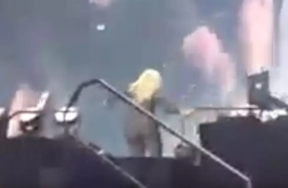 Nicki Minaj Walks Off Stage After Fan Slays Her “Bottoms Up” Verse