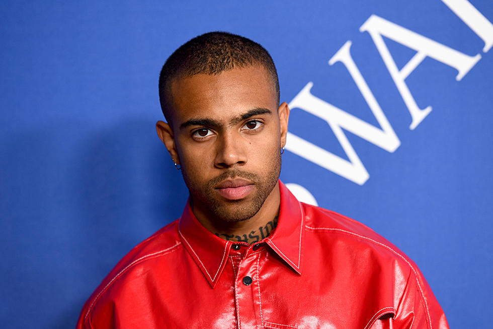 Vic Mensa Spearheads Shoe Giveaway for Chicago Students After Police Bait Truck Incident