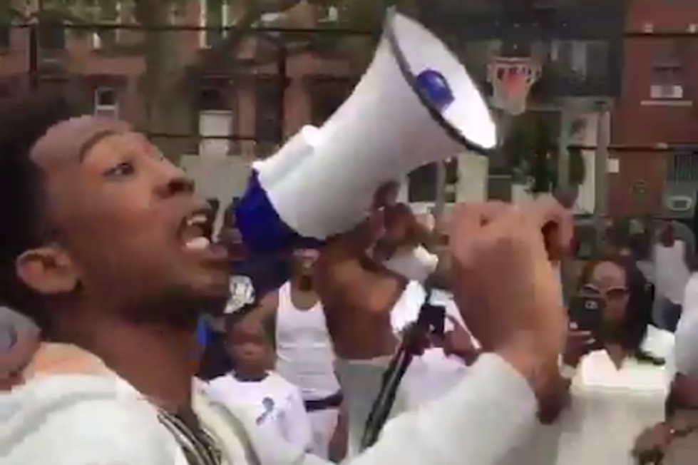 Desiigner Performs “Panda” With Megaphone at Brooklyn Basketball Court