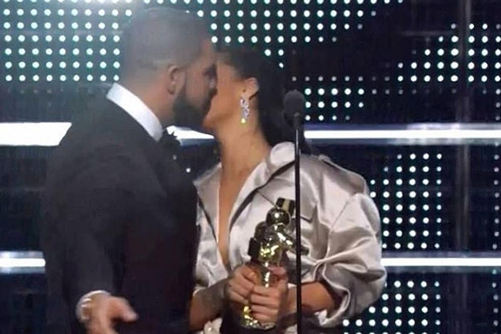 Drake Presents Rihanna With Video Vanguard Award at 2016 MTV Video Music Awards