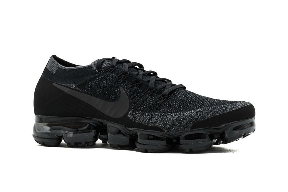 Nike to Re-release Air VaporMax in Triple Black