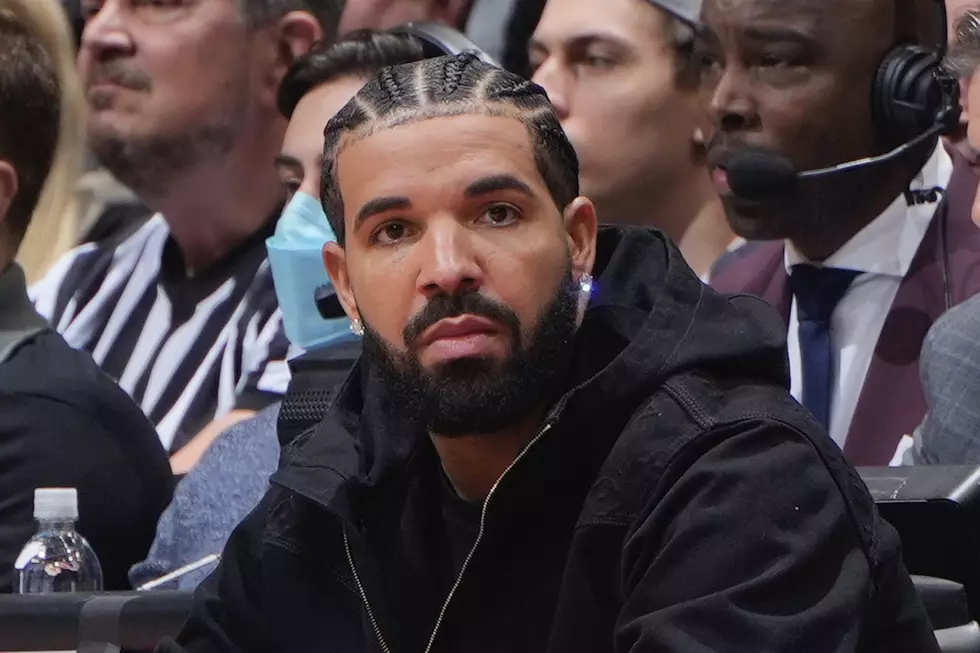 Drake Gets Roasted After Posting New Selfie