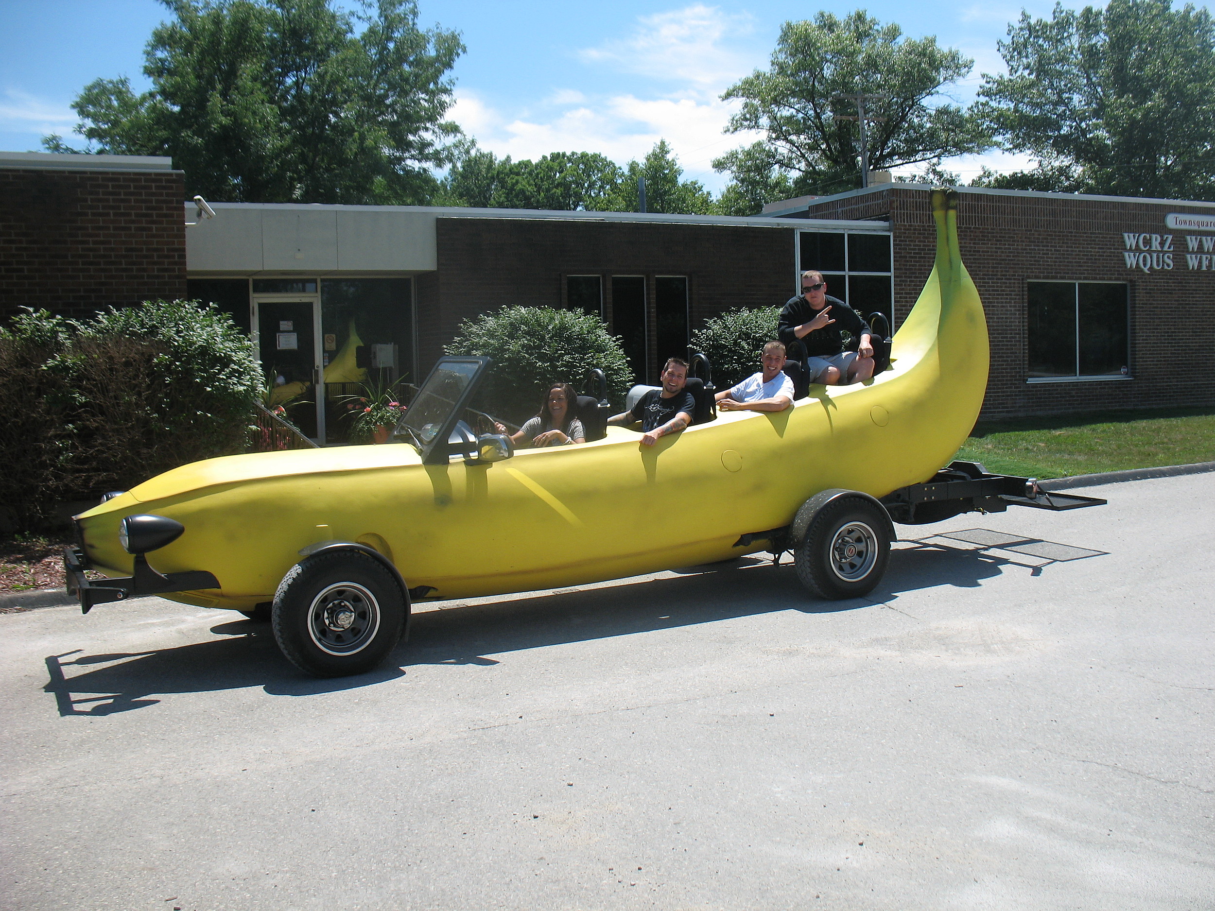 Три банана автомобиль