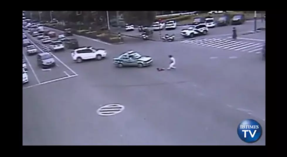 Father Jumps From Moving Car to Save Daughter’s Life