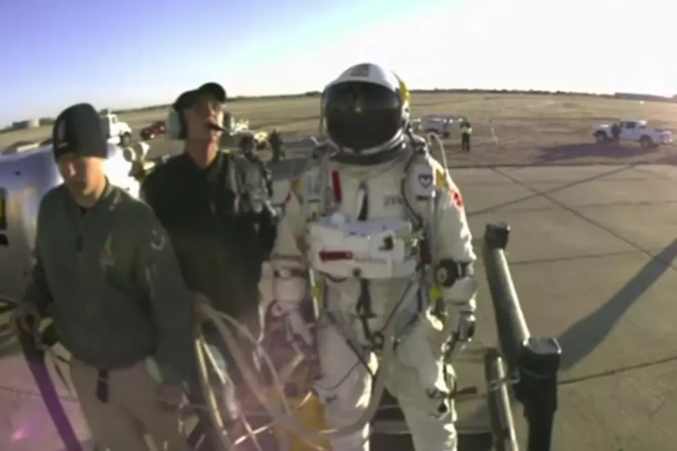Watch Felix Baumgartner Free Fall 23 Miles from the Edge of Space to Earth [VIDEO]