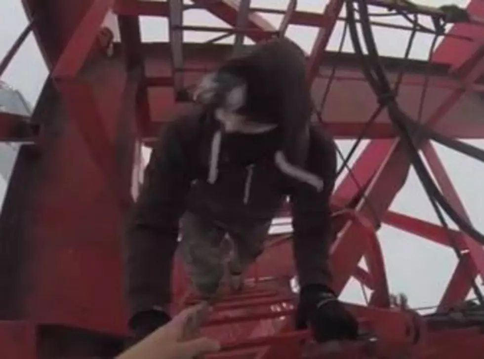Russian Climbers Scale China’s Tallest Building With No Ropes Or Gear [VIDEO]