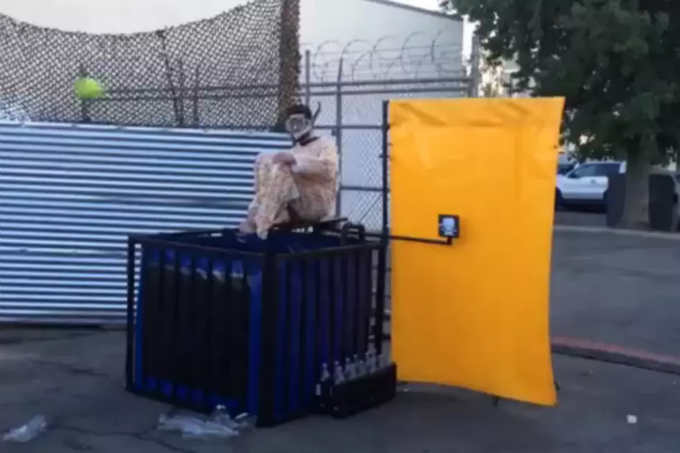 Man In  Mentos Suit Sit In Dunk Tank Of Diet Coke [VIDEO]
