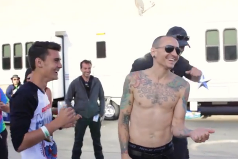 Magician Entertains Bands Backstage At Warped Tour [VIDEO]
