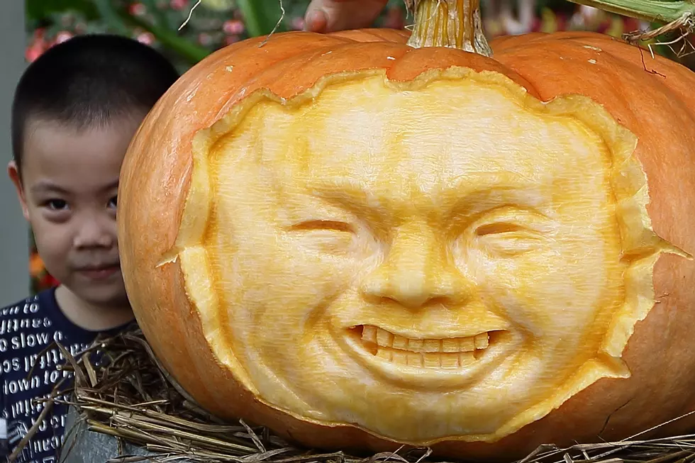 Learn the Basics of Carving Incredible Pumpkin Faces [VIDEO]