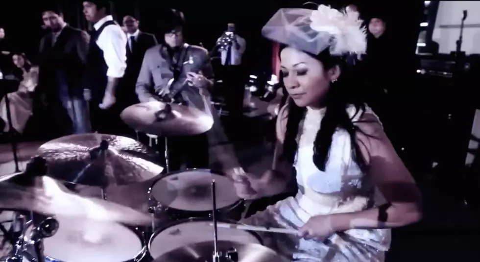 Bride Plays &#8220;Master Of Puppets&#8221; at Her Own Wedding Reception [VIDEO]