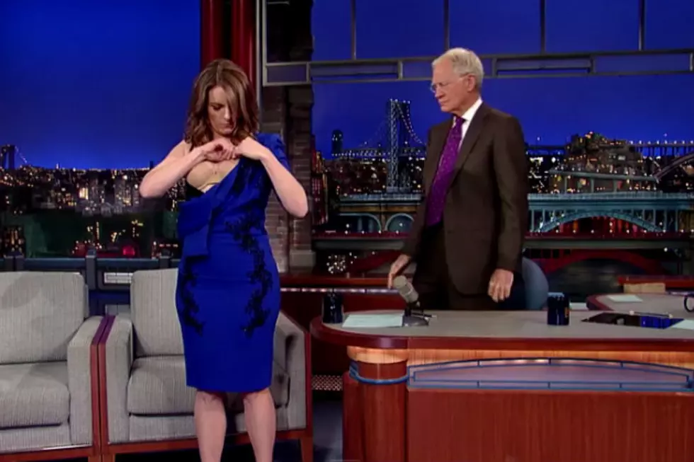 Tina Fey Gives David Letterman The Dress She Is Wearing [VIDEO]