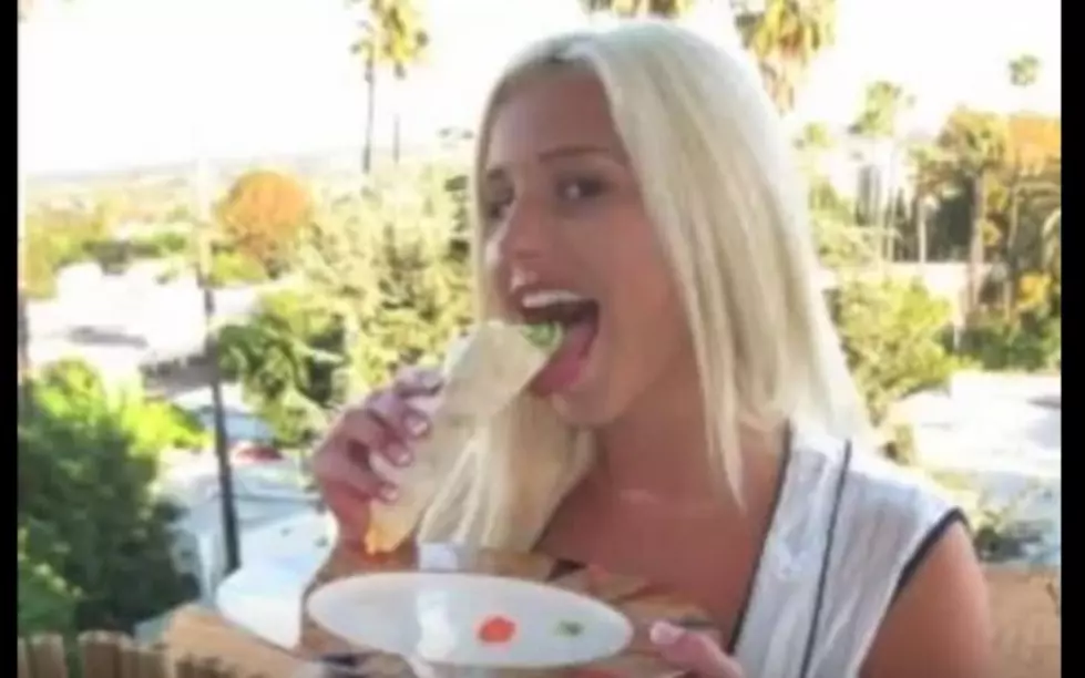 Hot Girls Eating Tacos [VIDEO]