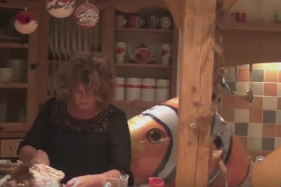 Nemo Balloon Causes Mom To Freak Out In The Kitchen [VIDEO]