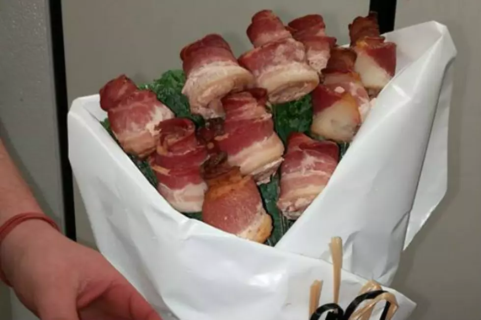 Best Valentine&#8217;s Day Gift Ever, A Bacon Bouquet [VIDEO]