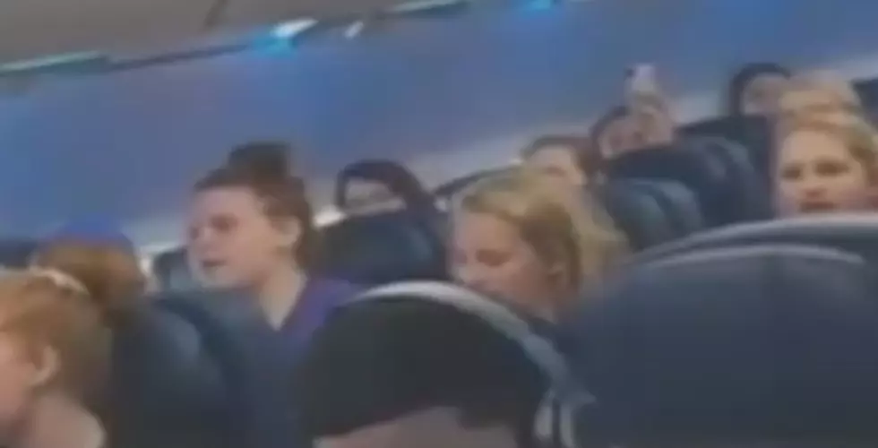 Bay City’s John Glenn High School Choir Sings To Passengers On Delayed Flight [VIDEO]
