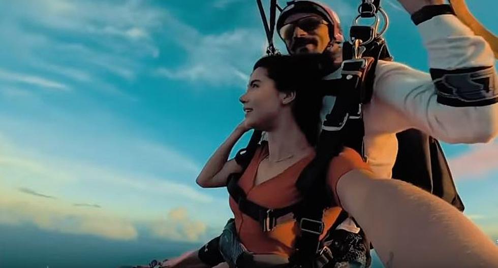 Skydiving is the New Way to Reveal the Gender of Your Baby [VIDEO]