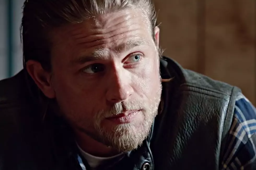 ‘Sons of Anarchy’ Star Charlie Hunnam Teaching Yoga Class At Motor City Comic Con [VIDEO]