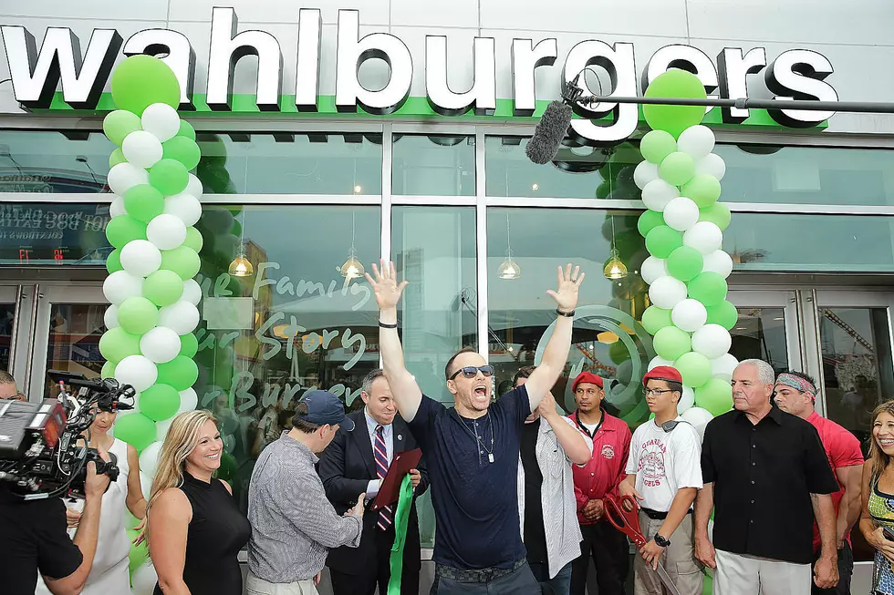 Wahlburgers Flint Announces Opening Day