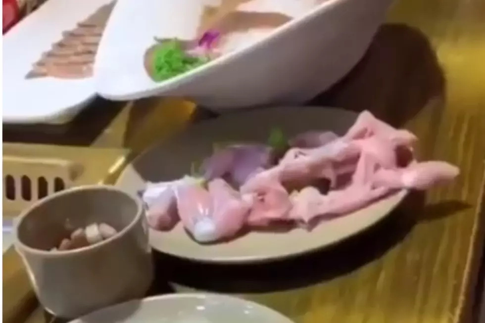Raw Chicken Crawls Off Plate At Restaurant [VIDEO]