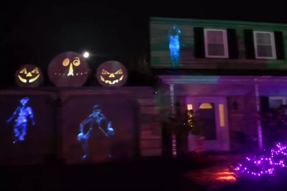 This Is How You Win Halloween – Projector Display Set To Music Is Awesome [VIDEO]