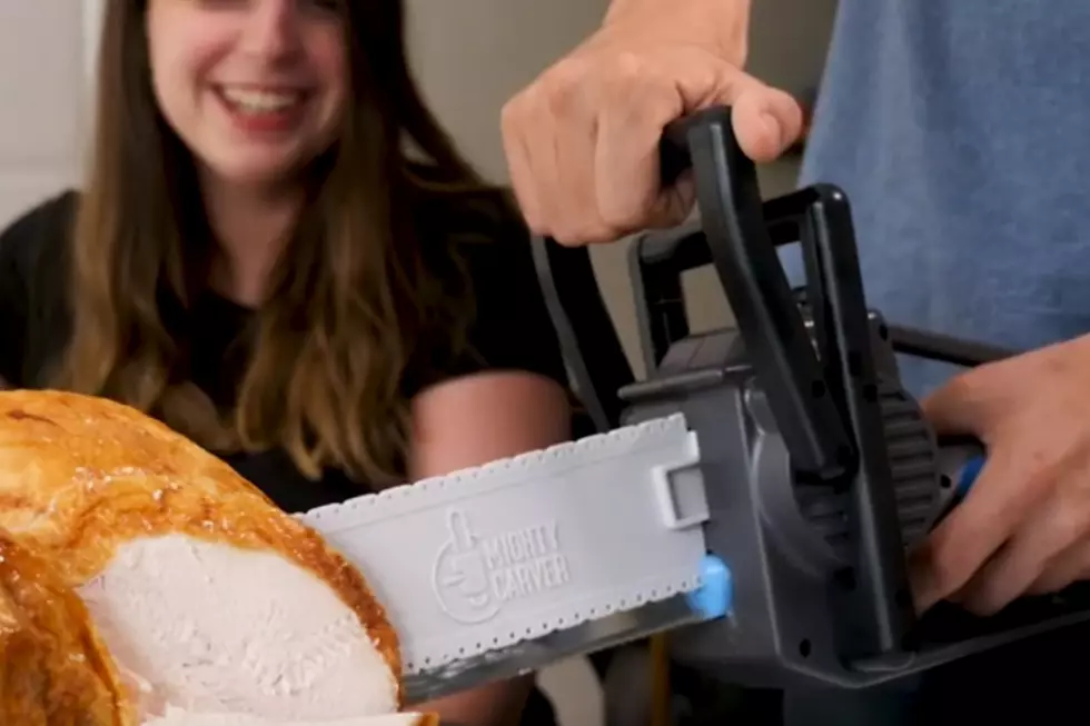 Your Turkey Doesn’t Stand A Chance – Check Out This Kitchen Chainsaw