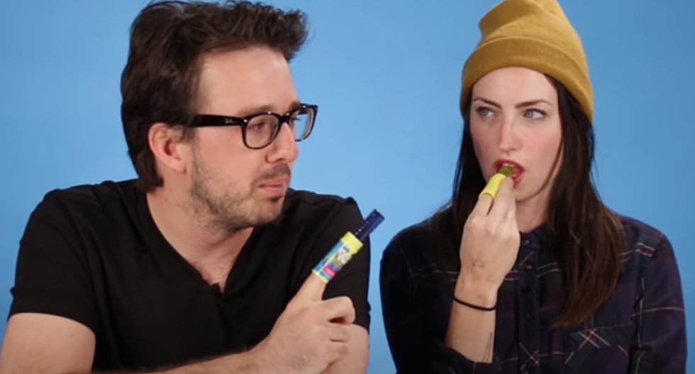 High People Try Snacks From The 90’s [VIDEO