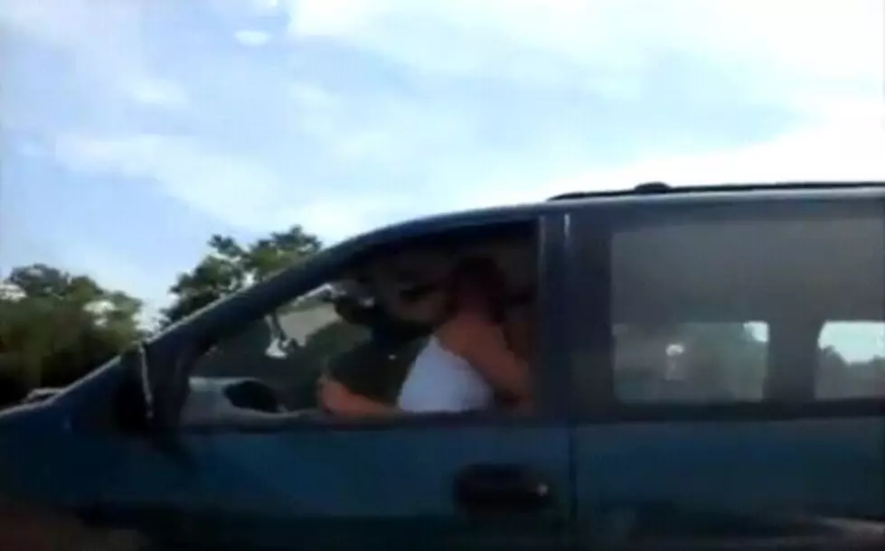 Minivan Love Spills On To Expressway [Video]