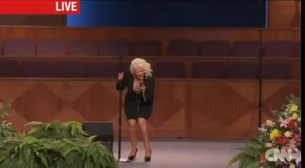 What Is That Coming Down Christina Aguilera’s Leg? [Video]