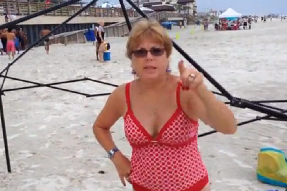 Guy Catches Two Women Trying To Steal His Beach Stuff, So They Attack Him [VIdeo]